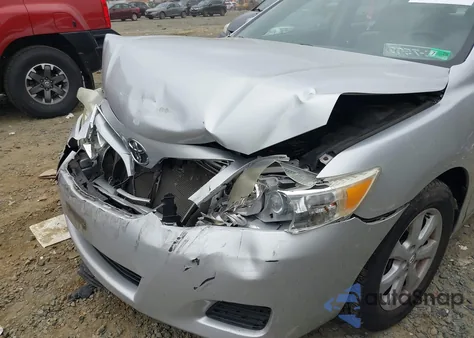 2011 Toyota Camry Le z USA, uszkodzony, nr VIN 4T1BF3EK2BU715971